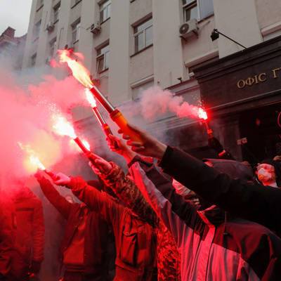 Более сотни человек пикетируют госдачу Зеленского под Киевом
