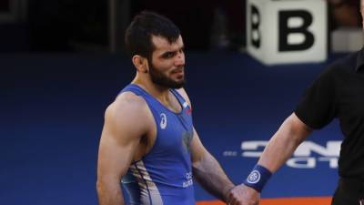 Россиянин Абдуллаев завоевал серебро на ЧМ по борьбе