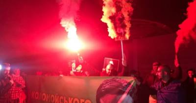 Акция протеста по домом Зеленского закончилась файер-шоу (фото, видео)
