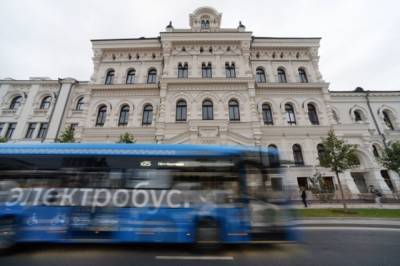 Женщина попала под колеса электробуса в Москве