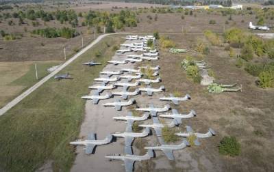 В сети показали кладбище самолетов и вертолетов под Запорожьем