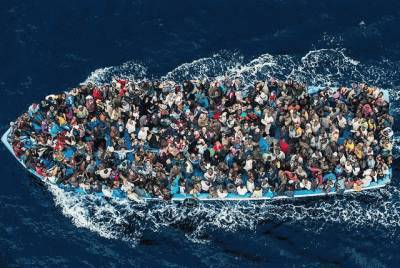 Более тысячи мигрантов переплыли в Британию через Ла-Манш за два дня
