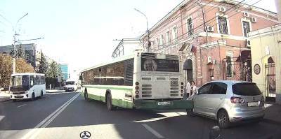На улице Ленина в Рязани произошло ДТП с автобусом и легковушкой