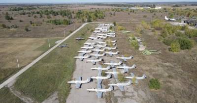 В Запорожской области нашли заброшенный аэродром с советской авиацией (фото, видео)