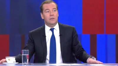 Медведев не нашел смысла в переговорах с Украиной из-за невежественности Киева