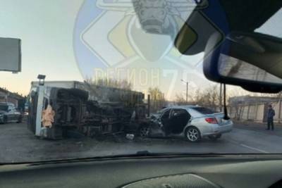 Три человека пострадали в ДТП с грузовиком на Трактовой в Чите