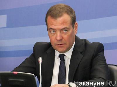 Медведев: России надо ждать появления на Украине вменяемого руководства
