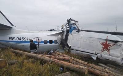 Семь человек выжили при крушении самолета в Татарстане