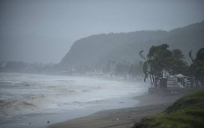 Возле побережья Мексики ожидают новый тропический шторм