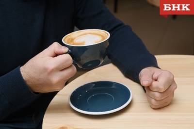 Диетолог назвала кофе с молоком опасным для пищеварения