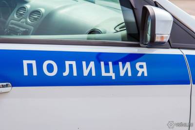 Полиция прибыла в школу в Новосибирске из-за угрозы стрельбы