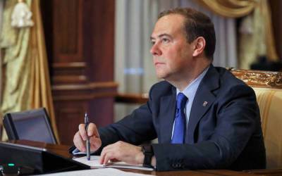 Москве необходимо дождаться появления вменяемого руководства на Украине – Медведев