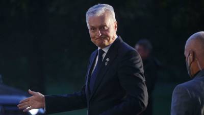 Президента Литвы уличили в посещении "антиваксерского ресторана"