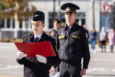 Хабаровские лицеисты торжественно вступили в морской класс Росгвардии
