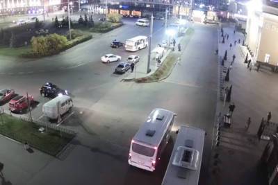 Пешеход попал под колёса автобуса у ж/д вокзала в Петрозаводске
