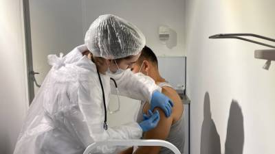 Обязательная вакцинация от COVID-19 для отдельных категорий граждан вводится в Приморье