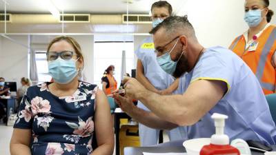 В Новой Зеландии врачей и учителей обязали пройти вакцинацию от коронавируса