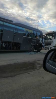 Во Взморье в пассажирский автобус въехал грузовик - sakhalin.info - Южно-Сахалинск - Поронайск