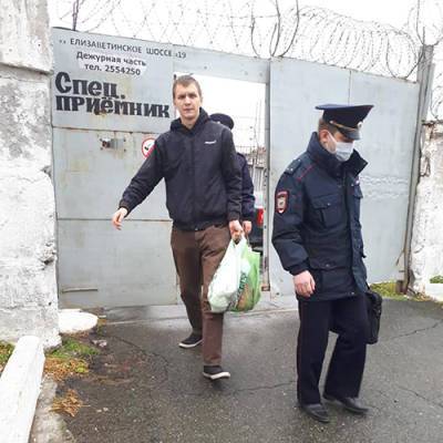 Лимоновца из Екатеринбурга Имашева задержали на выходе из спецприемника и снова отвезли в суд