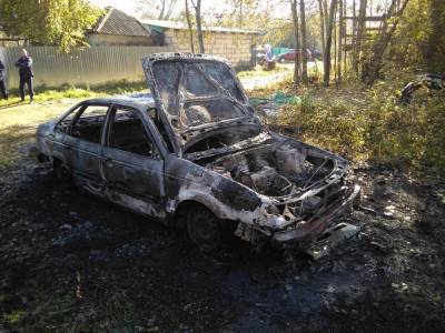 В Ряжском районе загорелся автомобиль с водителем в салоне
