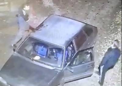 В Уфе двое мужчин пытались угнать автомобиль