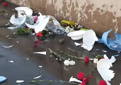 Неизвестные разрушили народный мемориал на месте гибели Бориса Немцова в Москве