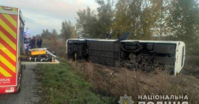 На трассе на Полтавщине перевернулся автобус, пострадали 11 человек (ФОТО)