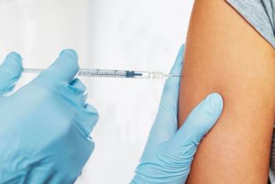 Вакцина с «мертвым» вирусом «КовиВак» поступит в Петербург после 17 октября
