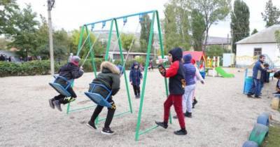 В Пятигорске обновили детскую площадку за 150 тысяч рублей