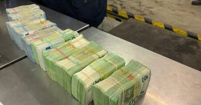 ФОТО. Задержаны члены группировки "денежных мулов", изъято 1,4 млн евро