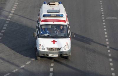 В Москве погибла женщина после удара прохожего, попав под автобус
