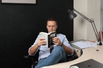 Навального сняли с учета как склонного к побегу, но поставили на учет как террориста
