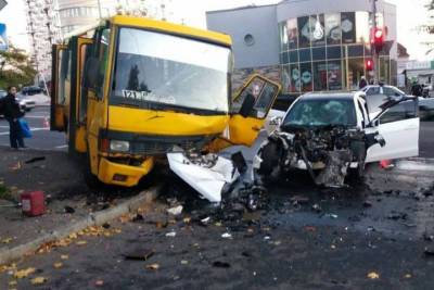 При аварии на проспекте Ильича в Донецке пострадали 15 человек