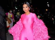 Все оттенки розового: рассматриваем сразу три невероятно ярких образа Ким Кардашьян