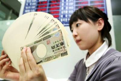 Японская иена упала до трехлетнего минимума по отношению к доллару