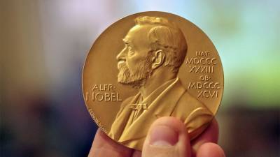 Премию по экономике памяти Альфреда Нобеля присудили за изучение экономики отношений