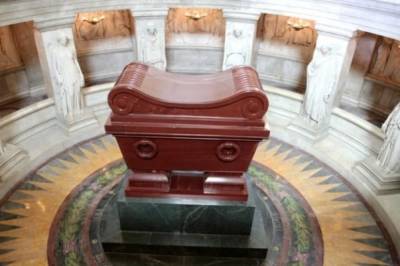 На аукционе во Франции продан фрагмент гроба Наполеона