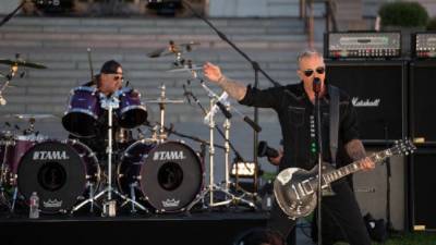 Стирая музыкальные и географические границы. Как группа Metallica отметила тридцатилетие одноименного альбома?