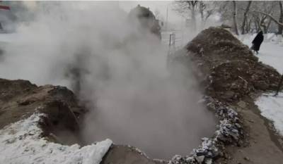 Житель Новосибирска упал в яму на месте ремонта теплотрассы
