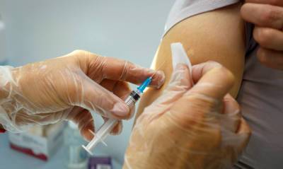 Ученые сообщили о высокой эффективности вакцин против риска смерти от COVID-19