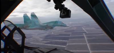 Истребители-бомбардировщики Су-34 сбросили бомбы на маневрах под Челябинском