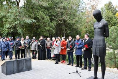 В Ейске почтили память 214 детей, убитых фашистами в 1942 году