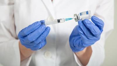В Кремле назвали непозволительными темпы вакцинации от COVID-19 в России