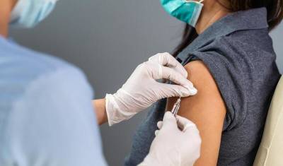 Власти не планируют вводить штрафы за отказ от вакцинации
