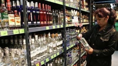 Из торговых точек в Оренбургской области изъяли более 700 бутылок с нелегальным алкоголем