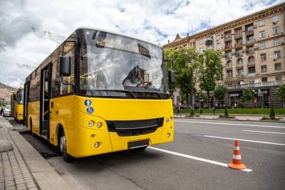 КМДА розірвала договори з двома перевізниками через підроблені документи та прибирає з вулиць 170 маршруток, що обслуговували автобусний машрут №21