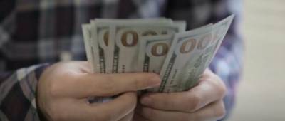 НБУ снизил курс гривны к доллару