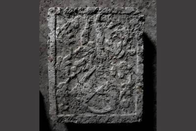 Археологи нашли герб наместника Выборгского замка в отхожем месте