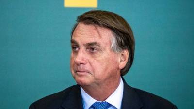 Президента Бразилии не пустили на футбол без прививки от COVID-19