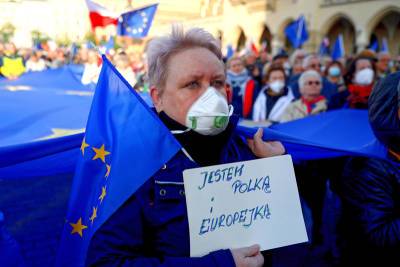 В Брюсселе назвали маловероятным выход Польши из Евросоюза